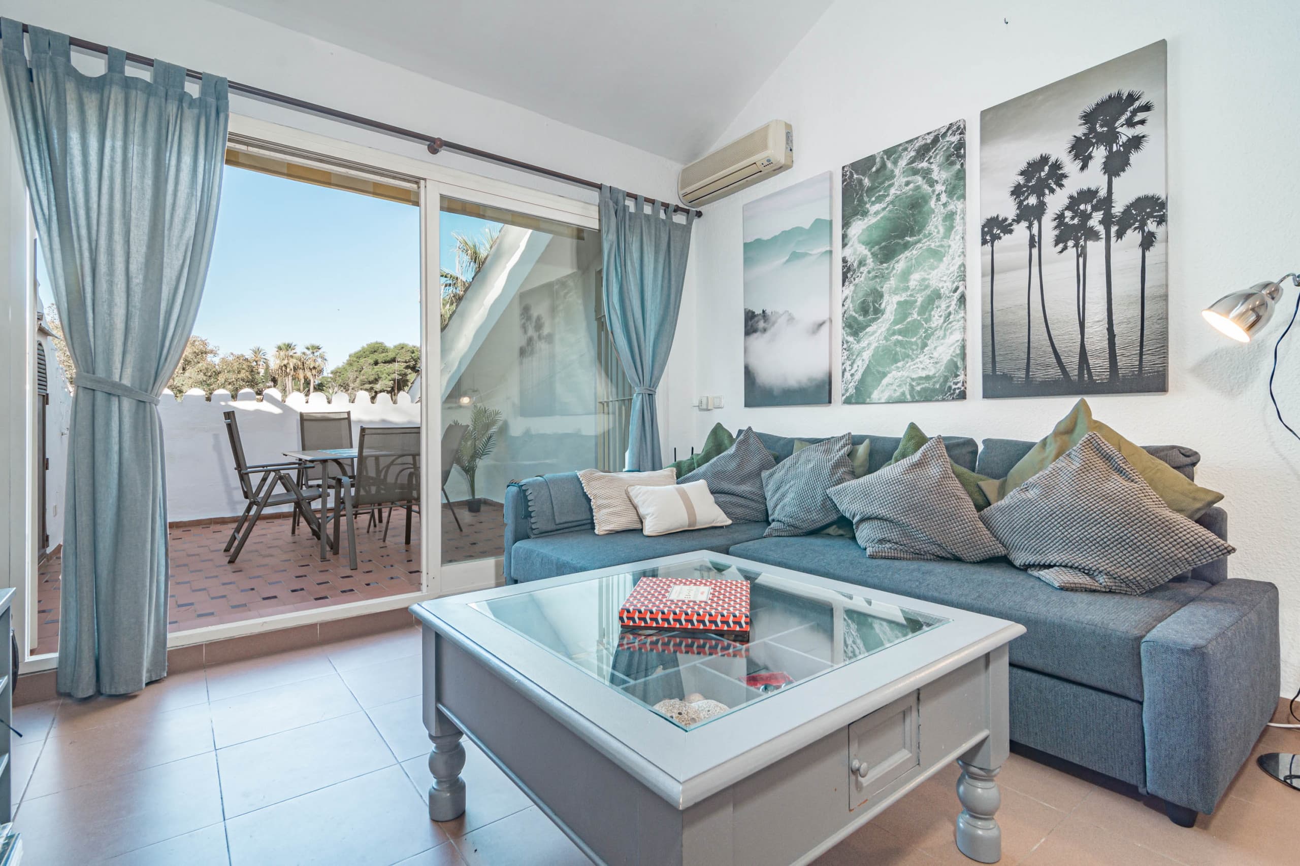 Stunning and Spacious 3 bedroom apartment in popular Puerto Banus close to all needs - Image 4