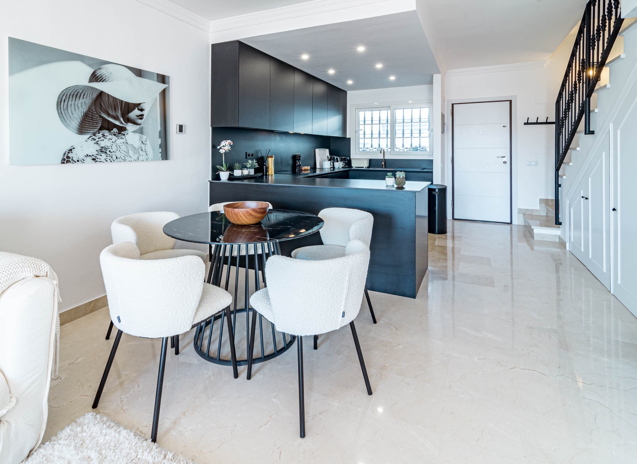 Exclusively Modern 2-Bedroom Apartment in Aloha Pueblo - Image 6
