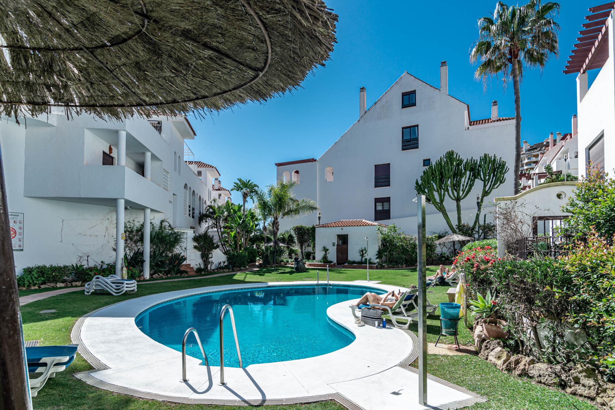 Modern fully renovated 4 bedroom apartment in the heart of Nueva Andalucia, walking distance to Centro Plaza - Image 2
