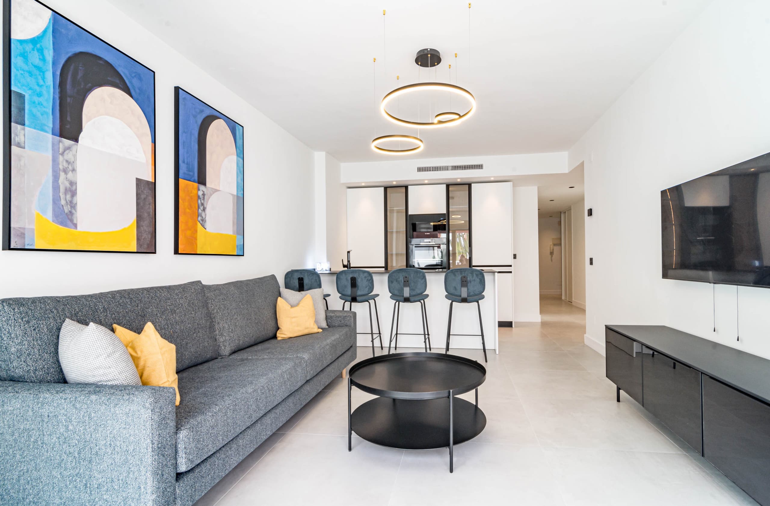 Modern fully renovated 4 bedroom apartment in the heart of Nueva Andalucia, walking distance to Centro Plaza - Image 4