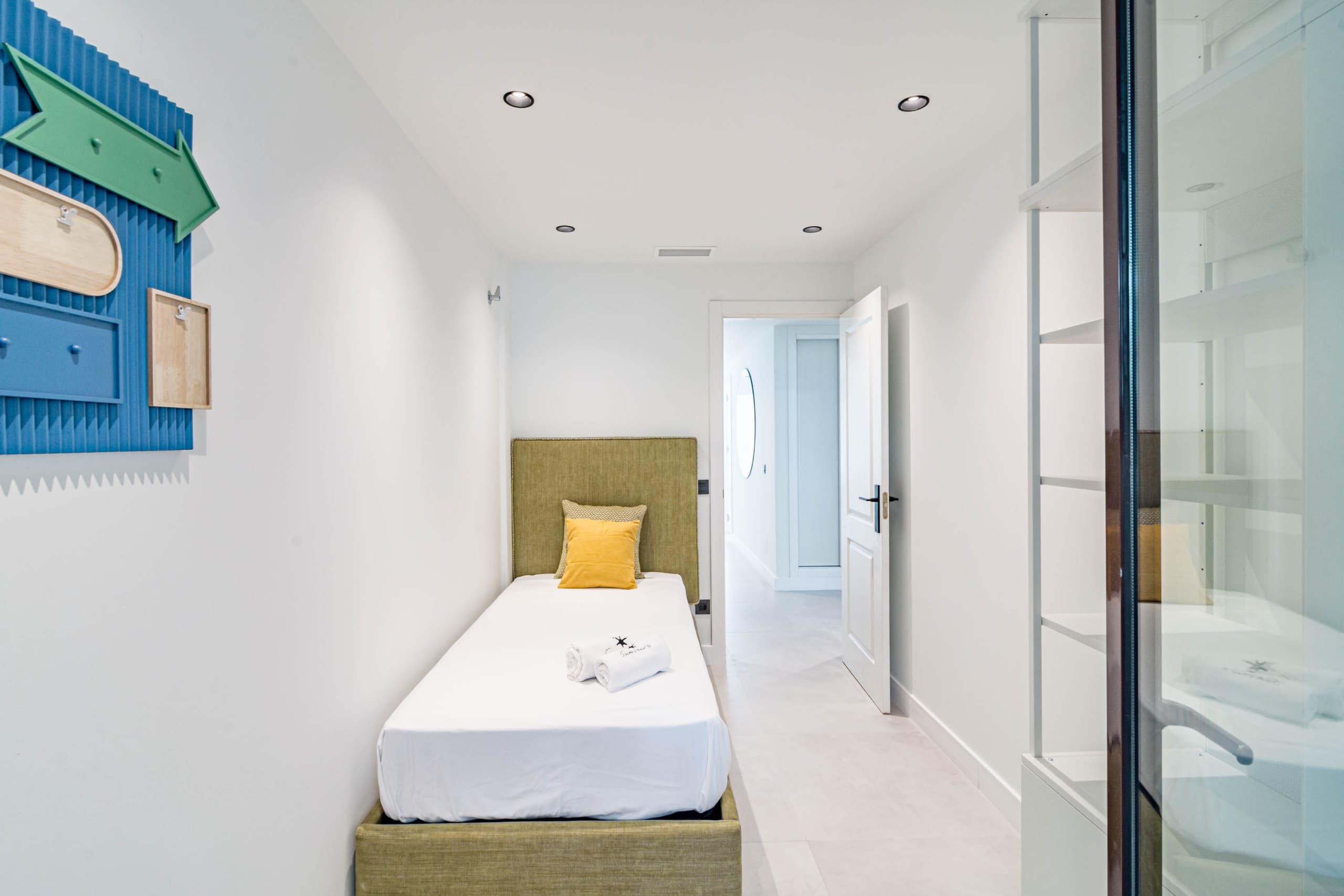 Modern fully renovated 4 bedroom apartment in the heart of Nueva Andalucia, walking distance to Centro Plaza - Image 5