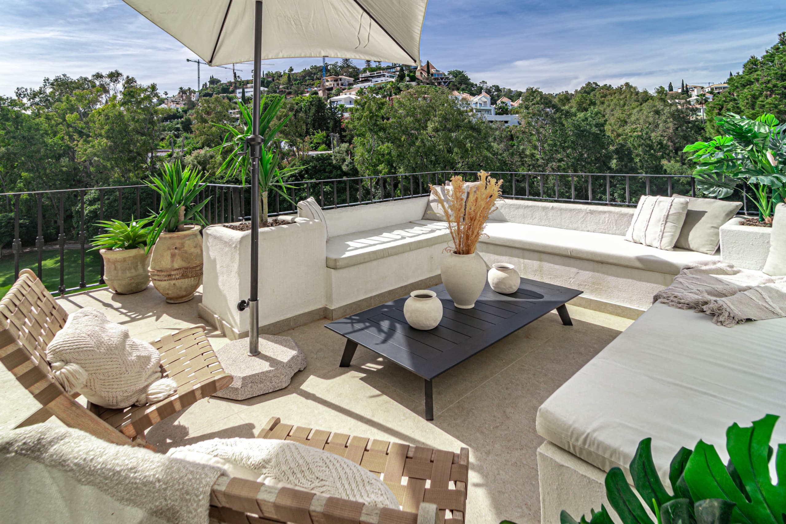Luxury Duplex with Panoramic Views - Image 2